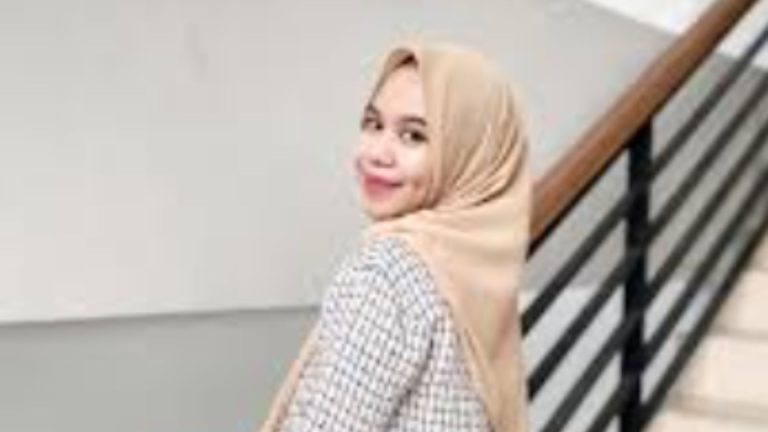 Geti media UKM - Tantang Dunia Kerja! Siti Sarah dan Strategi Menjalani 24 Profesi Sekaligus
