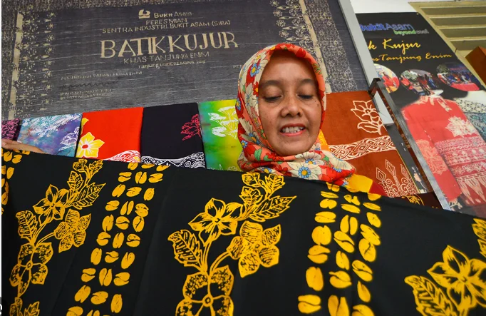 Menggali Potensi Batik Kujur: Peluang Bisnis Berkelanjutan dari Limbah Kertas