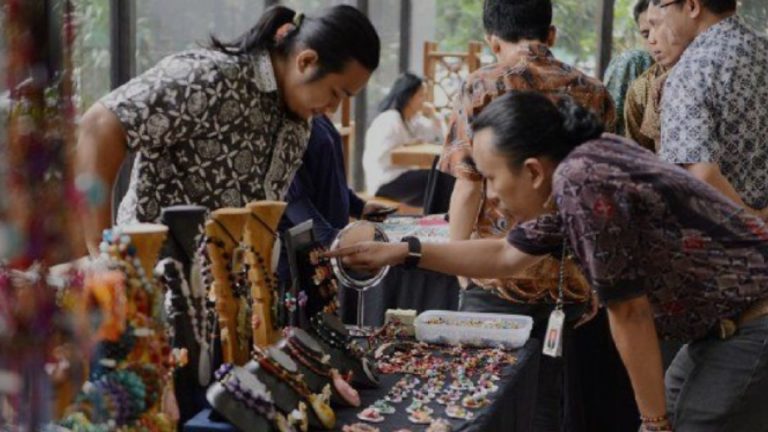 Shopee Live Dorong Penjualan Dama Kara Batik Hingga 400%