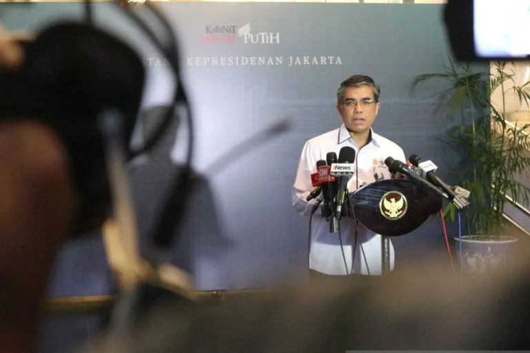 UMP 2025 Batal Diumumkan? Menaker Beberkan Alasannya