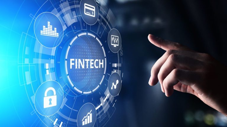 Fintech vs Bank: Kenapa Masyarakat Pilih PinjamDuit?