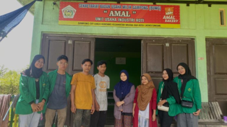 Mahasiswa UNIMAL Kenalkan Digitalisasi di Pabrik Roti Amal Lhokseumawe