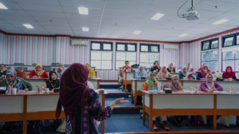 Pelatihan Komunikasi Digital Bantu UMKM Bandung Berkompetisi