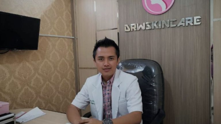 Sukses Bisnis Skincare: Dr. Wahyu Membangun Ekosistem yang Kuat