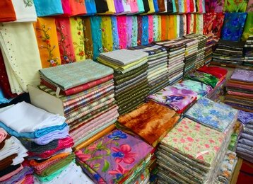 Pemanfaatan e-commerce menjadi salah satu strategi paling efektif untuk meningkatkan omzet usaha kecil dan menengah (UKM).