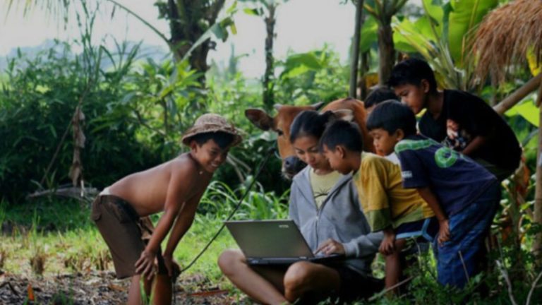 Geti media UKM - Inovasi Media Sosial dan Teknologi Digital Bangkitkan Ekonomi Desa Indonesia