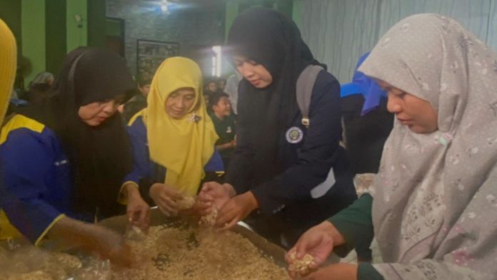 Geti Medi UKM - Digitalisasi UKM Keripik Tempe Sanan Tembus Pasar Luar Jawa