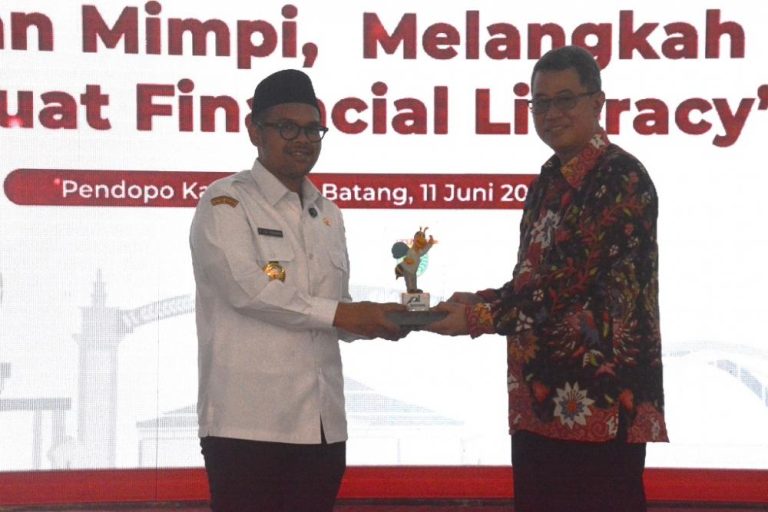 Geti Media UKM - Bupati Batang Dorong Ibu Melek Literasi Keuangan Syariah