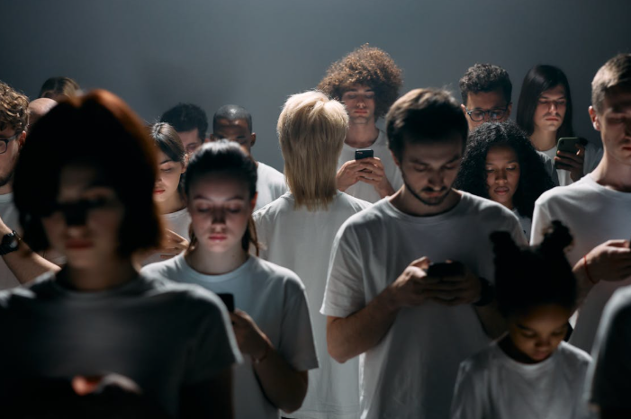 Geti Media UKM - Dampak Teknologi Digital terhadap Pola Hidup Masyarakat Modern