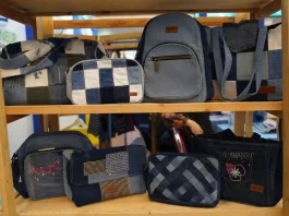 Geti Media UKM - Lawan Fast Fashion VersaLayer Hadirkan Fesyen Upcycle Dari Denim Bekas